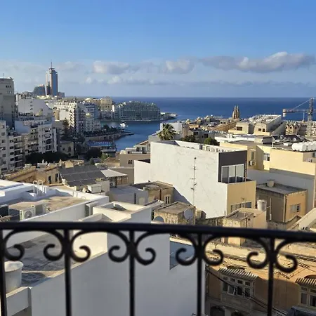 Spacious 4-bedroom With Sea View Saint Julian's