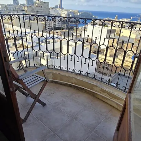 Spacious 4-bedroom With Sea View Saint Julian's