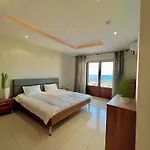 Spacious 4-bedroom With Sea View Appartement