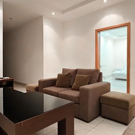 Spacious 4-bedroom With Sea View