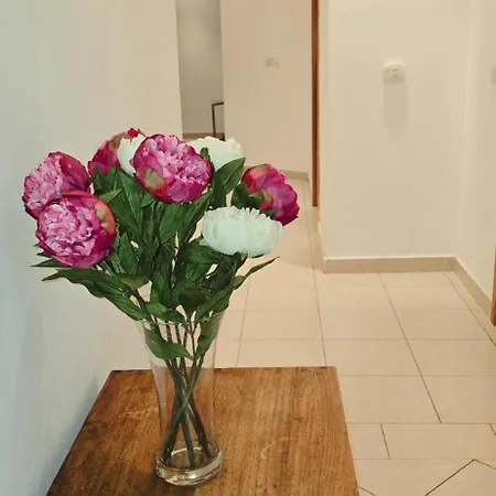 Spacious 4-bedroom With Sea View