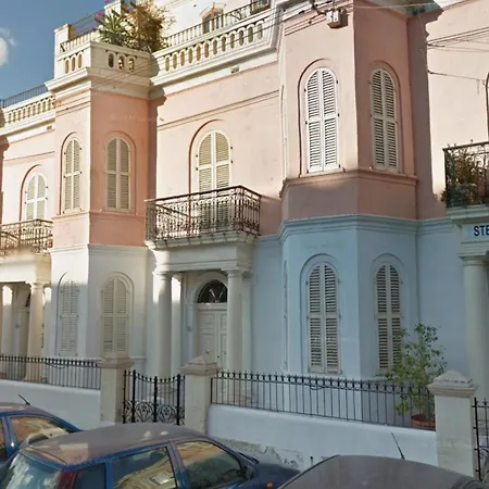 Spacious 4-bedroom With Sea View