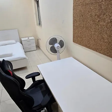 Spacious 4-bedroom With Sea View דירה