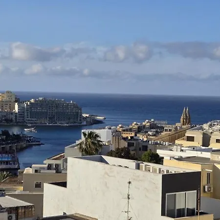 Apartment Spacious 4-bedroom With Sea View